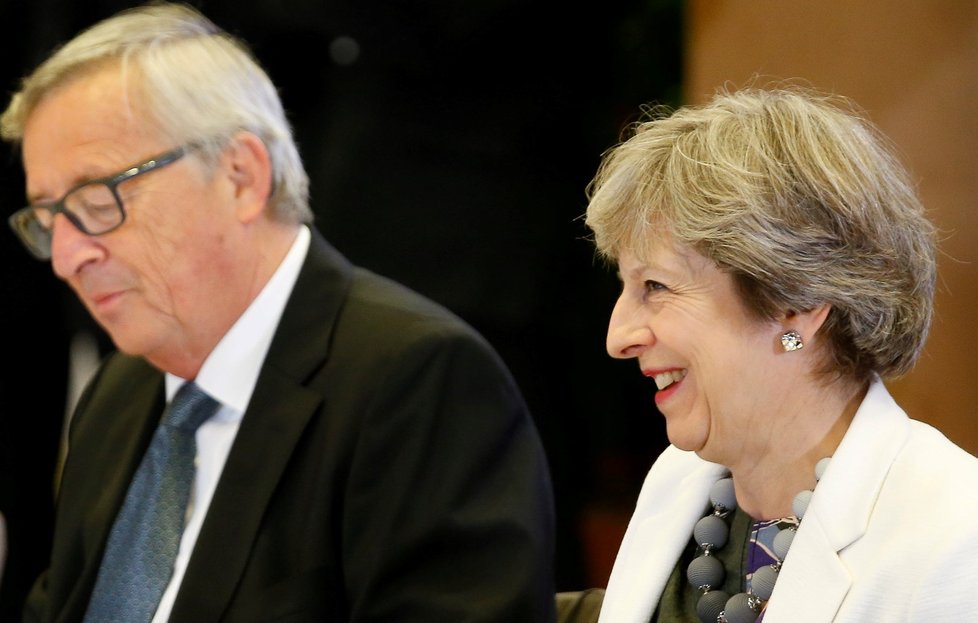 Prezidenti a premiéři 27 zemí Evropské unie rozhodli, že začne vnitřní přípravná diskuse o vyjednávání s Brity o budoucí podobě vzájemných vztahů.