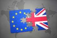 EU tlačí na Brity: Do unijní kasy koukejte platit ještě čtyři roky po brexitu