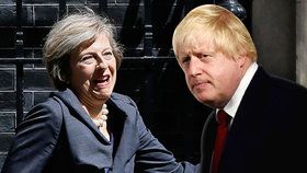 Britská premiérka Theresa Mayová a nový ministr zahraničí Boris Johnson