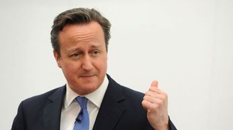 Premiér David Cameron chce britským vojačkám umožnit účast v boji