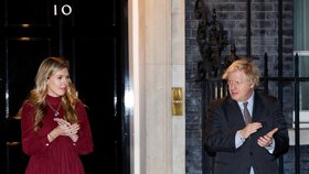 Britský premiér Johnson se snoubenkou Carrie Symondsovou.