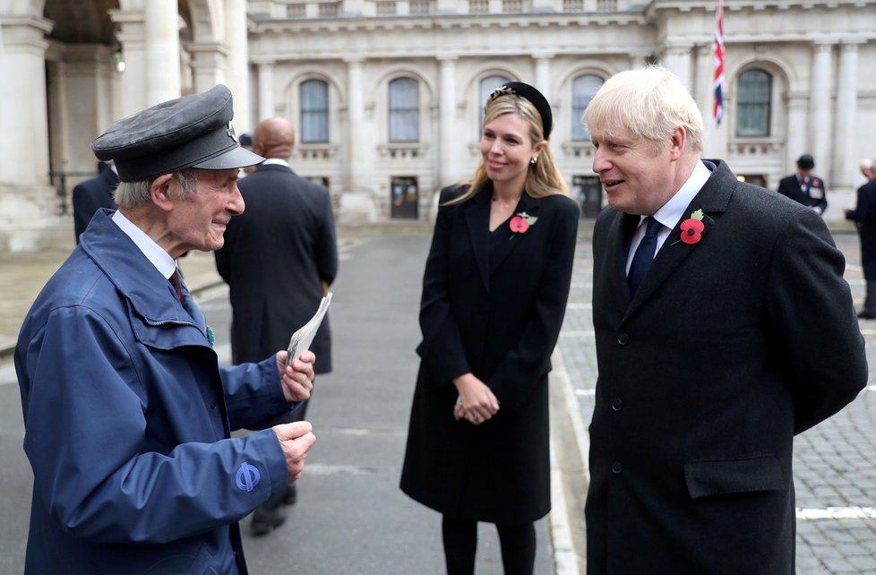Britský premiér Boris Johnson se svou snoubenkou Carrie Symondsovou.