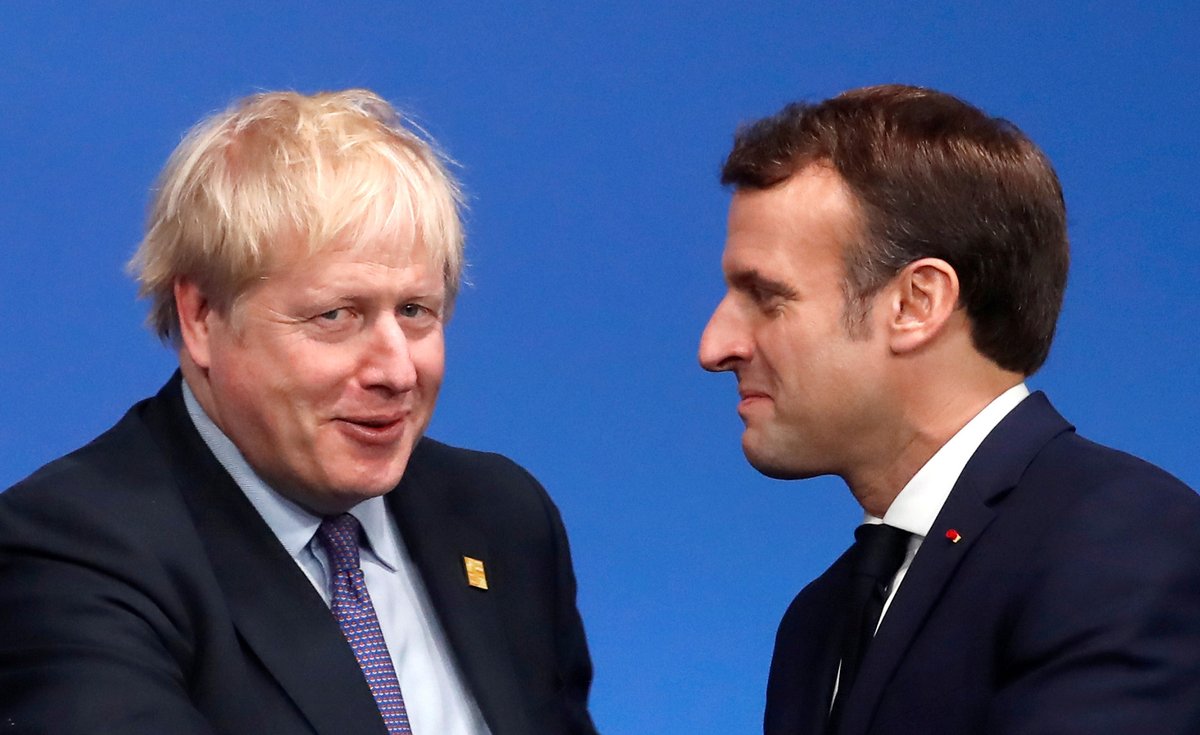 Britský premiér Boris Johnson a francouzský prezident Emmanuel Macron.