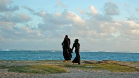 Tohle není Francie: „Armáda“ žen v burkinách na britské pláži