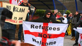 Británie je pro migranty jedním z hlavních cílů, což často vyvolává protesty místních.