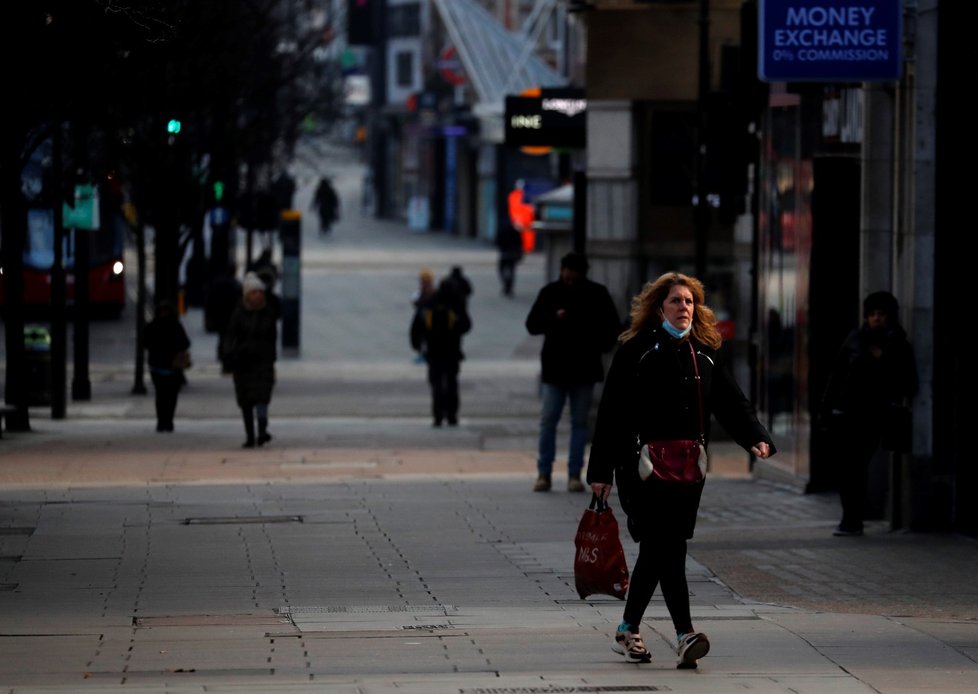 Koronavirus ve Velké Británii: I přes očkování hlásí Británie rekordní počet nakažených (8.1.2021) Koronavirus ve Velké Británii: I přes očkování hlásí Británie rekordní počet nakažených (8.1.2021)