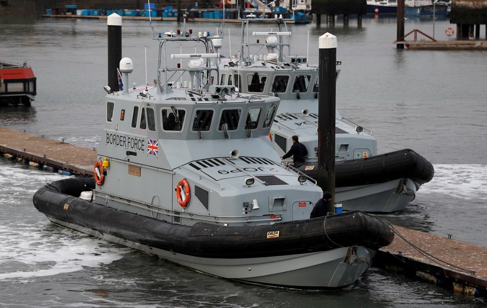 Británie v boji proti nelegální migraci posiluje ostrahu na moři (4. 1. 2019)
