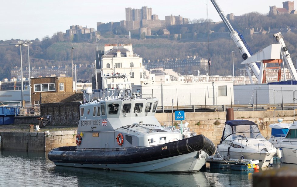 Británie v boji proti nelegální migraci posiluje ostrahu na moři (4. 1. 2019)
