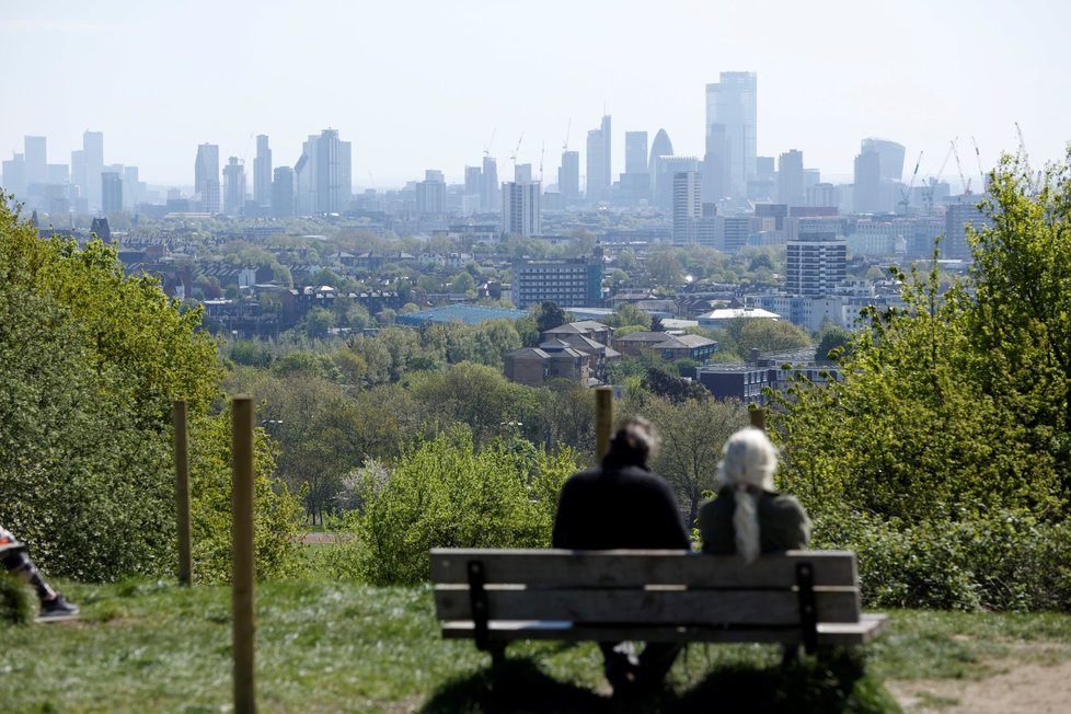 Opatření kvůli šíření koronaviru platí i v Británii (19. 4. 2020).