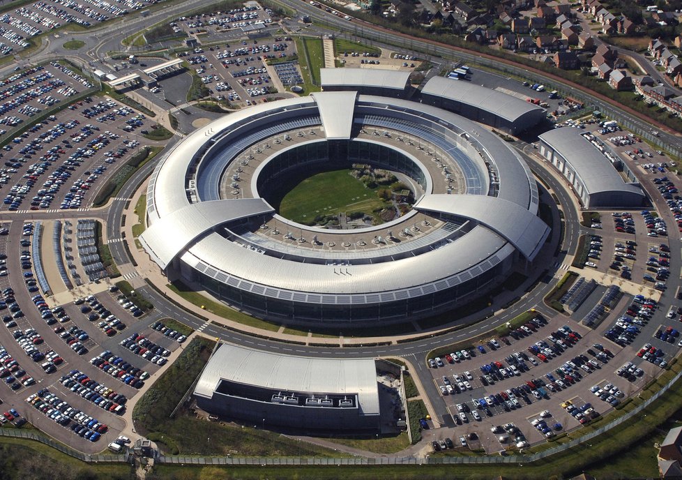 Sídlo britské tajné služby GCHQ, zde špehují občany.