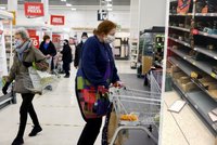 Poloprázdné regály v obchodech kvůli brexitu a covidu. „A bude hůř,“ varuje Brity expert