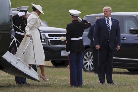 Prezident USA Donald Trump a první dáma dorazili na oslavy 75. výročí Dne D, (5.06.2019).