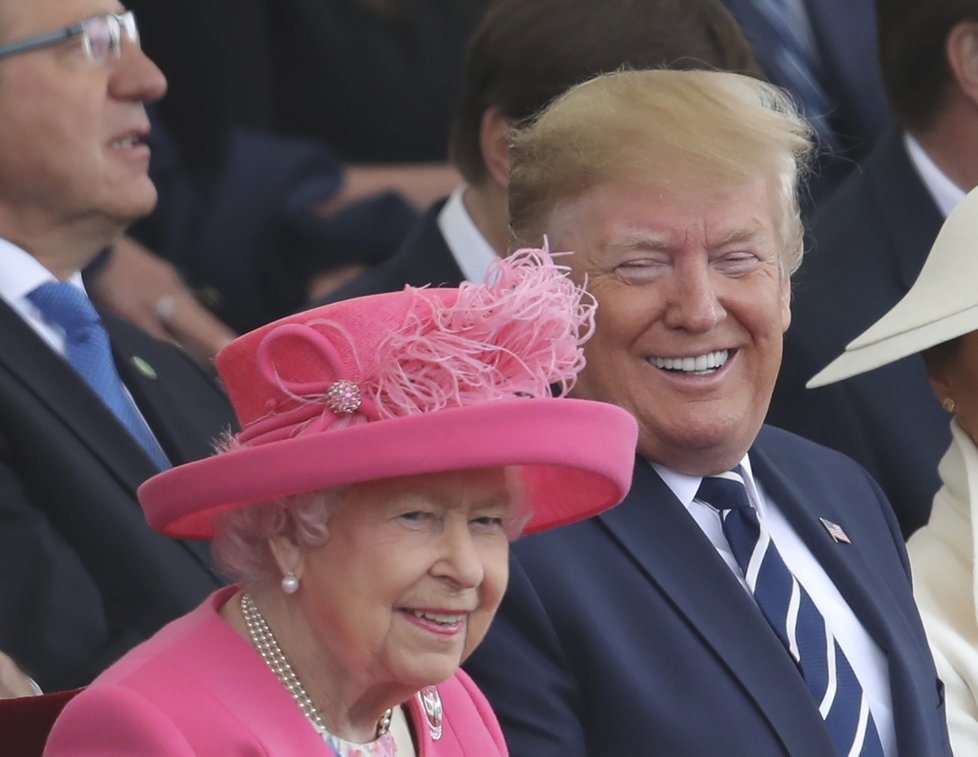 Alžběta II. a prezident Trump na oslavách 75. výročí Dne D, (5.06.2019).