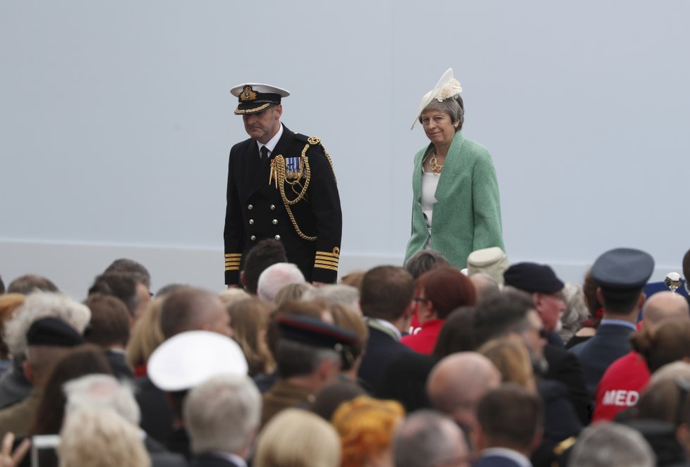 Premiérka Theresa Mayová na oslavách 75. výročí Dne D, (5.06.5019).
