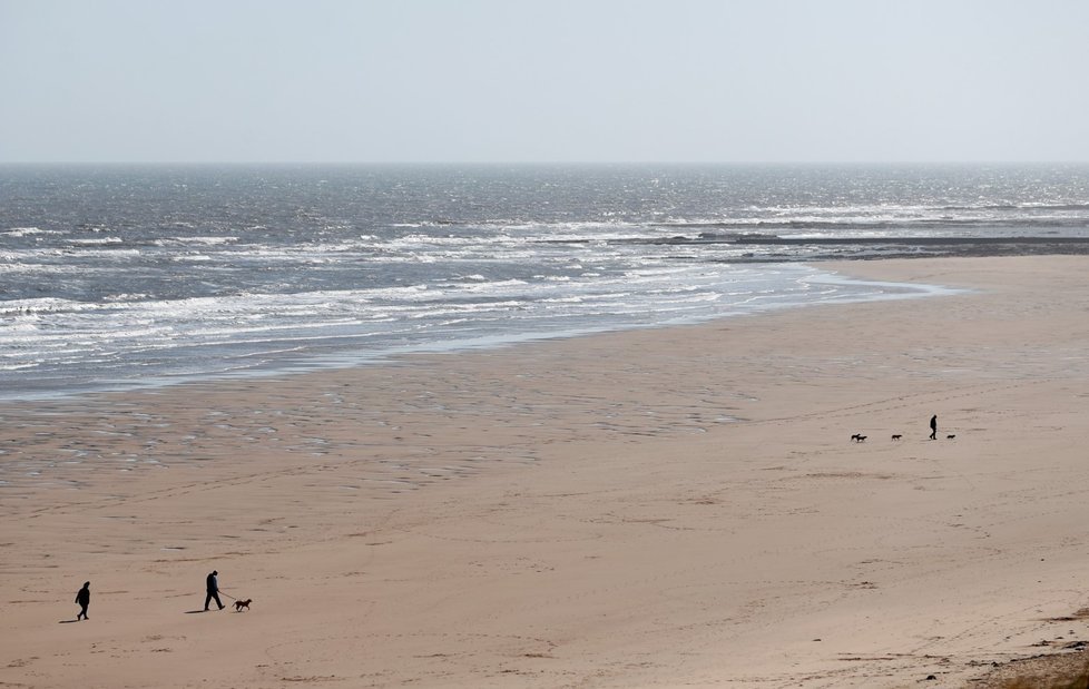 Britské pláže zejí prázdnotou kvůli koronaviru (21.4.2020)
