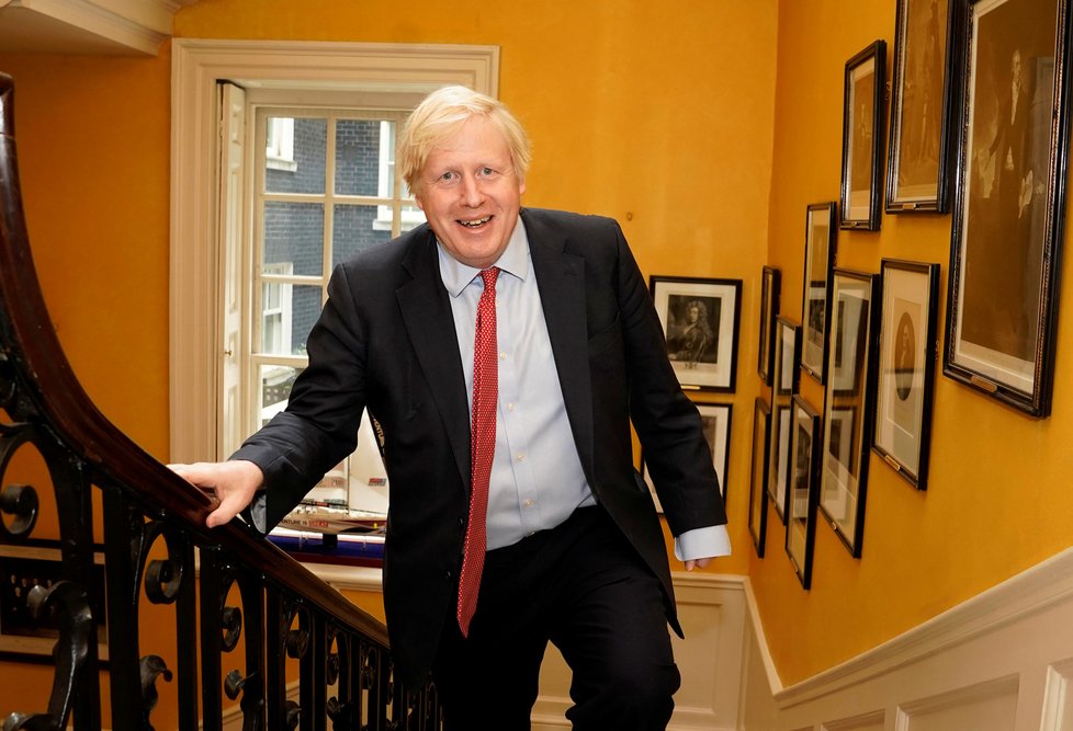 Rozradostněný premiér Boris Johnson