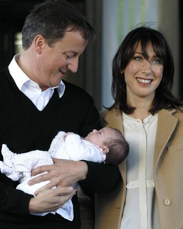 David Cameron s manželkou Samanthou a dcerou Florence.