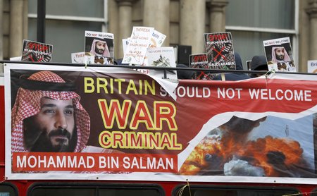 V Londýně se proti jednání vlády s princem Mohamedem bin Salmánem protestuje.