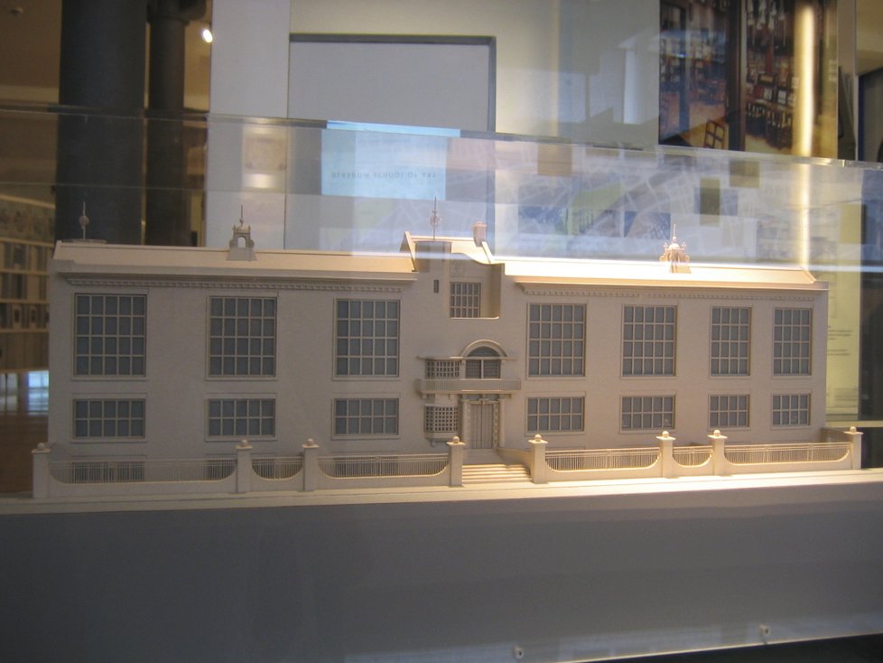 Model historické secesní budovy Glasgow School of Art