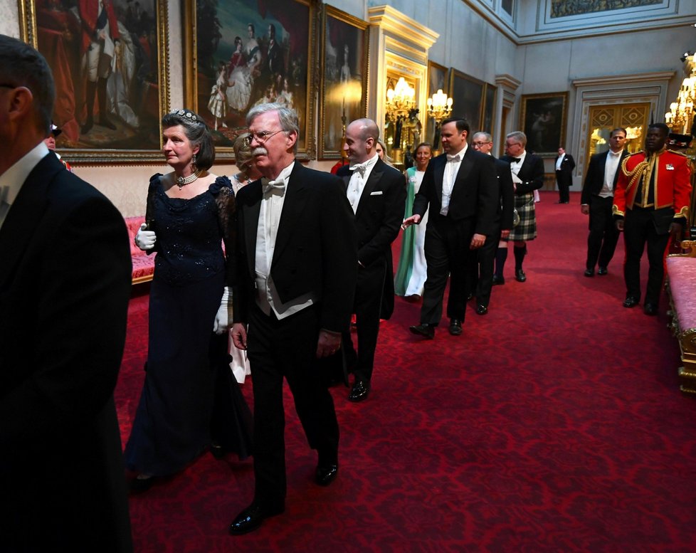 Smetánka z Ameriky a Velké Británie se sešla v Buckinghamském paláci na slavnostním banketu.