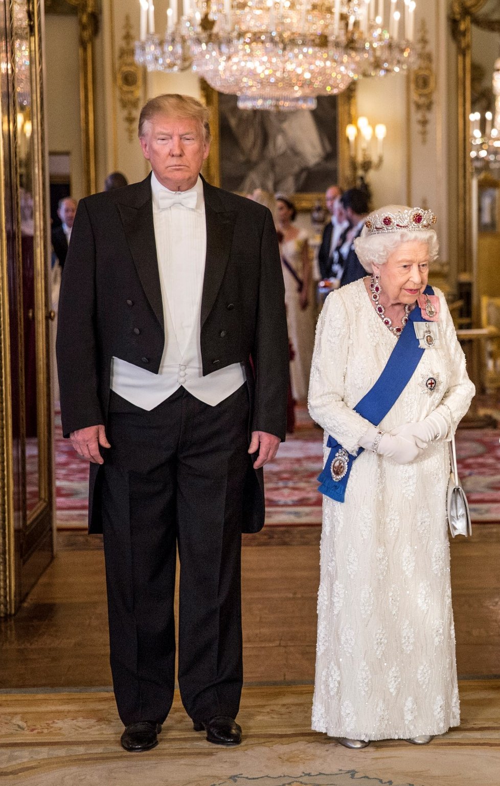 Americký prezident Donald Trump a britská královna Alžběta II. během slavnostního banketu v Buckinghamském paláci, který slouží jako sídlo britského panovníka (3.6.2019).