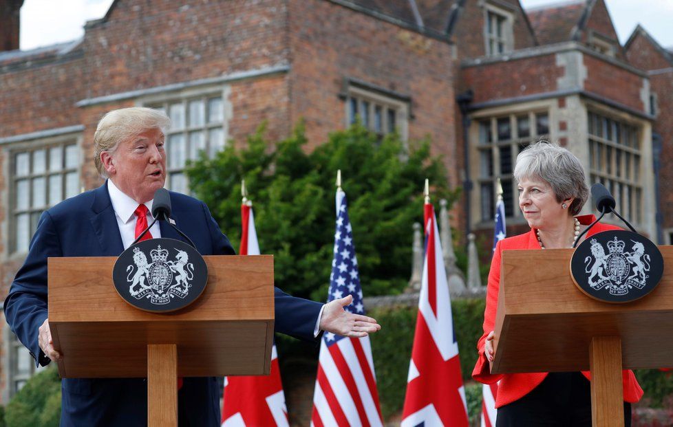 Na necelých 18 milionů liber (přes 500 milionů korun) vyšla Británii podle prvního odhadu bezpečnostní opatření spojená se čtyřdenní červencovou návštěvou prezidenta Donalda Trumpa.