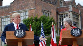 Americký prezident Donald Trump na tiskové konferenci s britskou premiérkou Theresou Mayovou