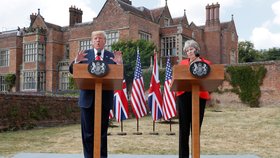 Americký prezident Donald Trump na tiskové konferenci s britskou premiérkou Theresou Mayovou