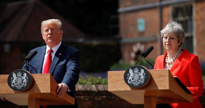 Americký prezident Donald Trump na tiskové konferenci s britskou premiérkou Theresou Mayovou