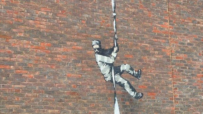 Banksy se přihlásil k obrazu vězně utíkajícího z nyní již bývalé věznice v britském Readingu. Postava je nápadně podobná spisovateli Oscaru Wildeovi, který zde byl vězněn v letech 1895 až 1897.