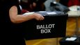 Předčasné parlamentní volby ve Velké Británii – sčítání hlasů.