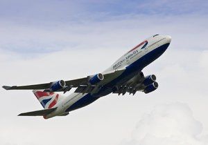 British Airways zrušily 30 z 91 letů, které byly naplánovány na nedělní ráno z Londýna.
