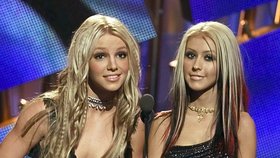 Britney Spears a Christina Aguilera v roce 2000