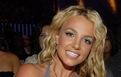 Britney Spears zažalována! Přejela fotografovi nohu!