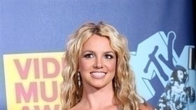 Miliony Britney opatruje stále táta Spears