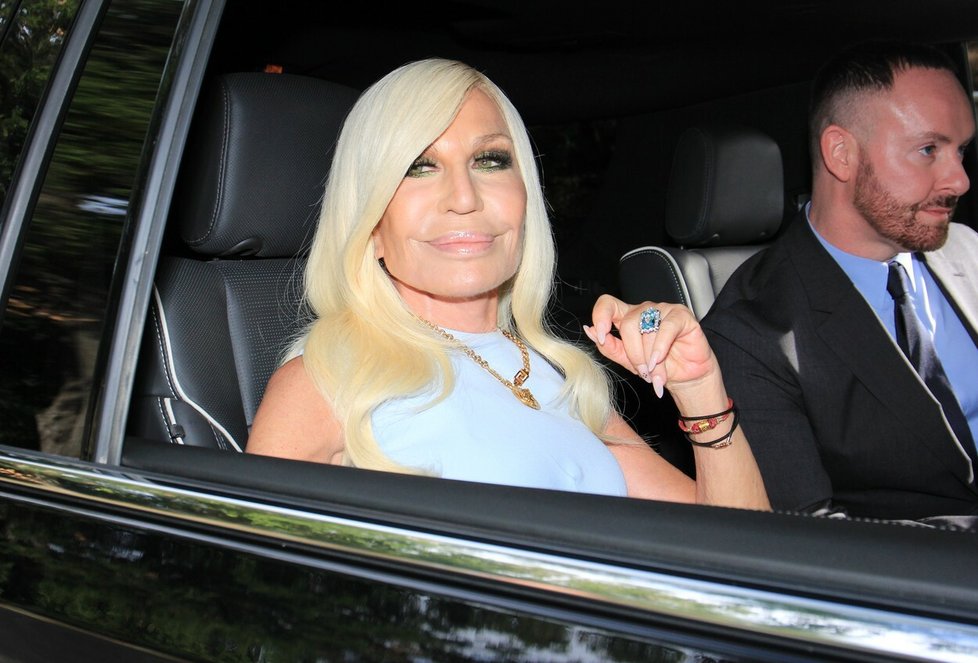 Svatba Britney Spears: Donatella Versace