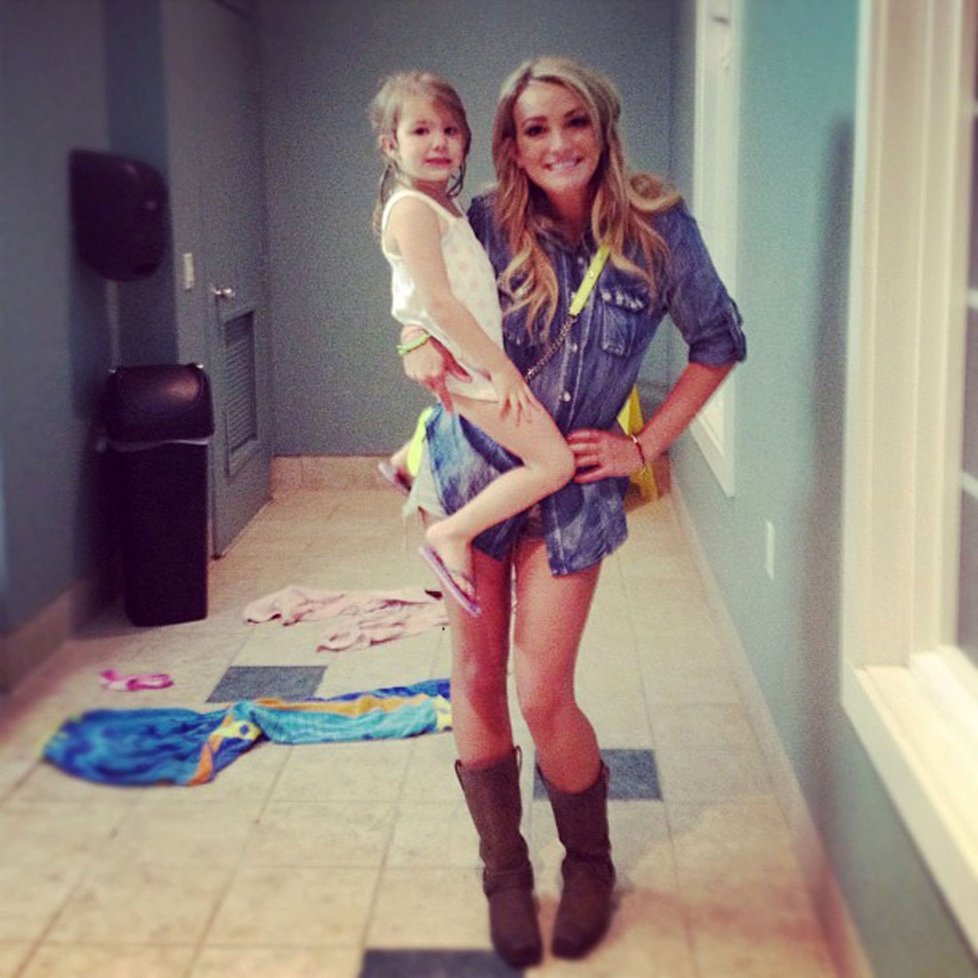 Mladší sestra Britney Spears Jamie Lynn s dcerkou Maddie.