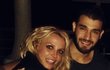 Britney Spears s partnerem- kondičním trenérem Samem Asgharim.