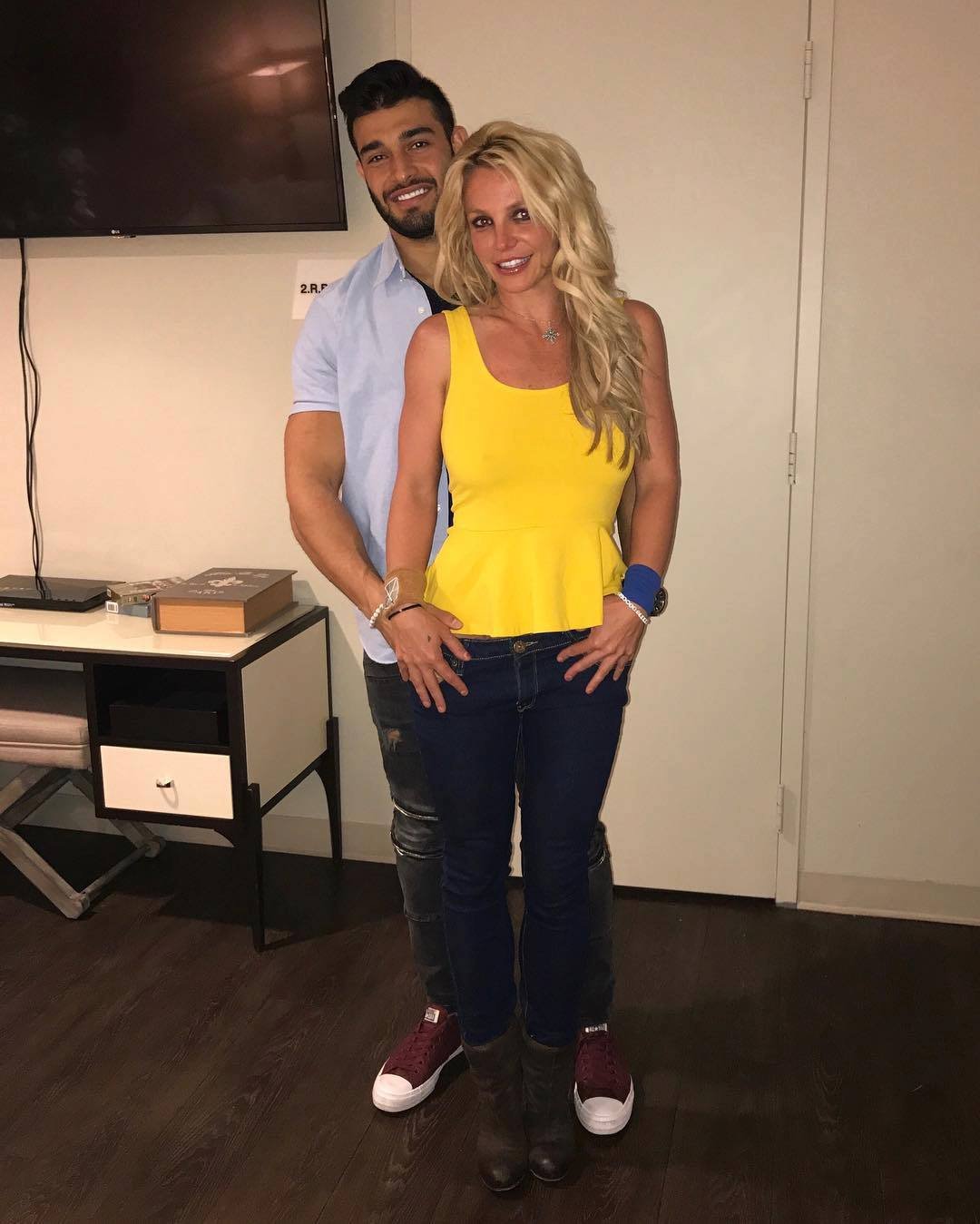 Britney Spears s partnerem- kondičním trenérem Samem Asgharim.