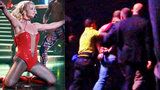 Vyděšená Britney Spears: Fanoušek skočil na pódium a kopal do ochranky
