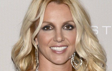 Britney Spears se chtěla pochlubit sexy tělem. Trochu to však přehnala...