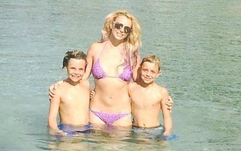 Hrdá máma Britney se svými syny Seanem Prestonem (9) a Jaydenem Jamesem (8).