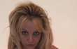 Britney Spears v šatech, co rozhodně nejsou její svatební...