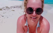 Britney Spears dovádí ve vlnách