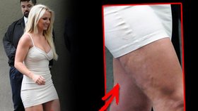 Britney Spears už dávno nemá tělo samý sval a šlachu, teď v minišatech ukázala celulitidu