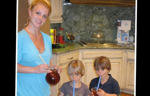 Britney Spears se chlubí kuchyní: Synům uvařila čaj!