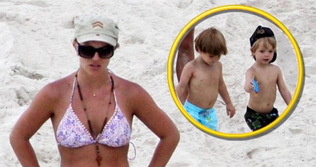 Britney Spears si užívá pláže Karibiku se svými dětmi