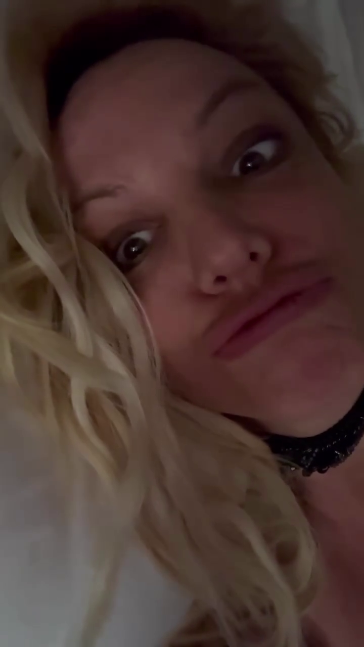 Britney Spears a její podivné video z postele