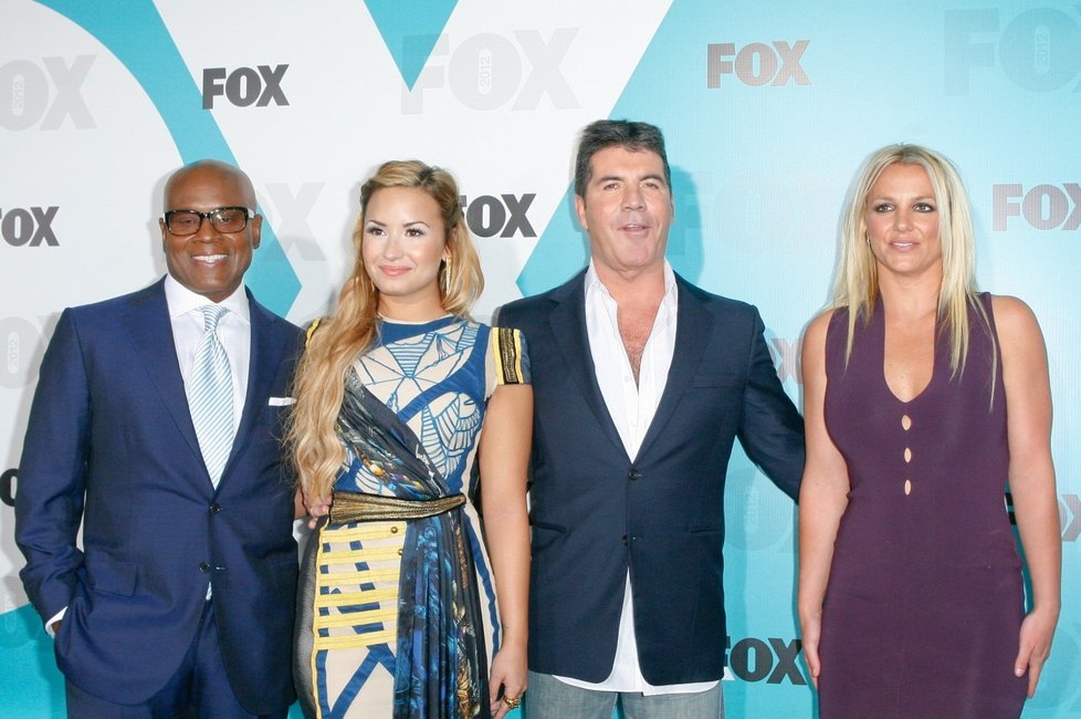 2012: Se zbytkem poroty. Zleva: L.A.Reid, Demi Lovato, Simon Cowell a Britney.