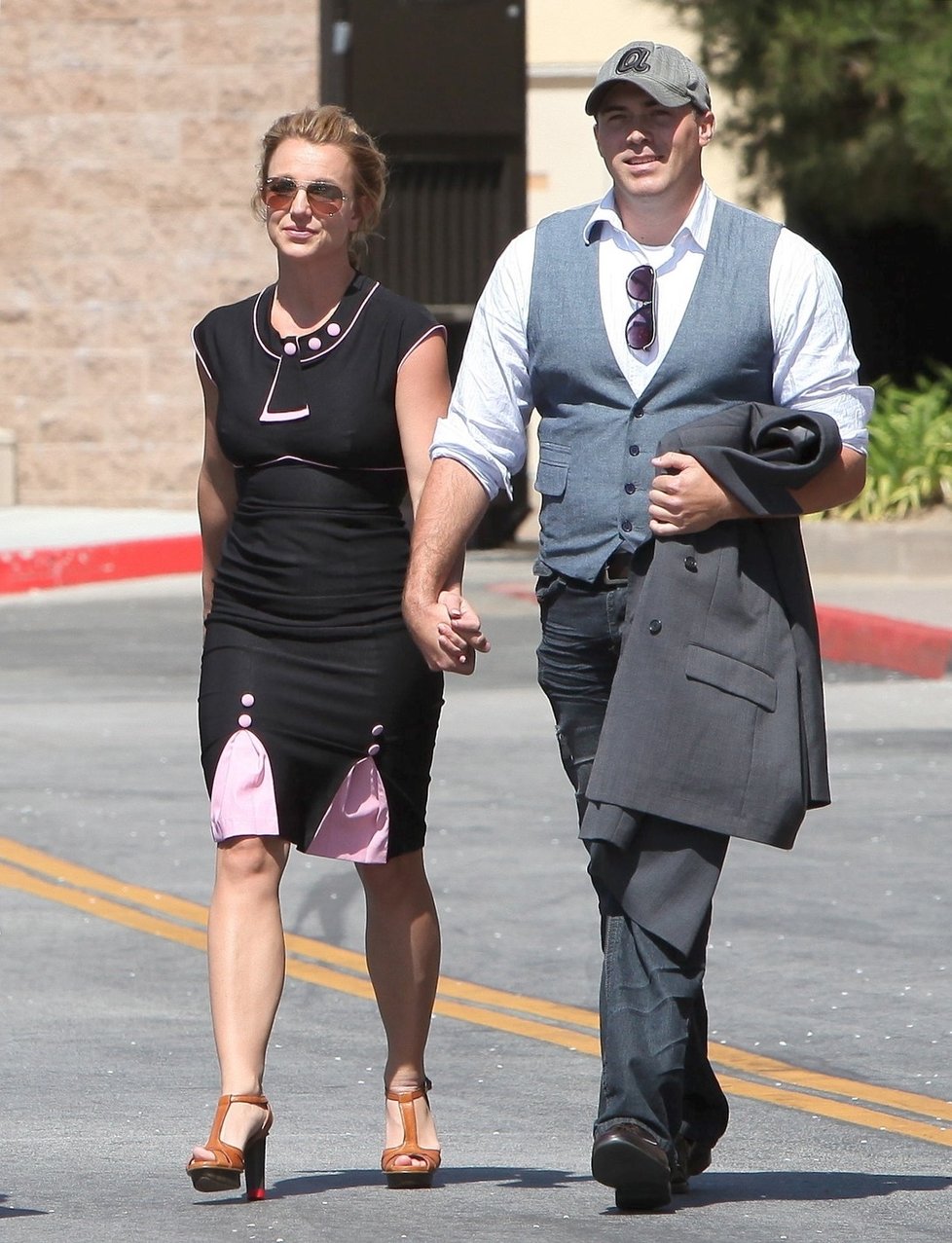 Britney s přítelem Davidem Lucadem.